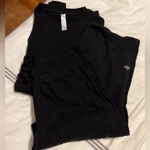 Alo yoga lounge set